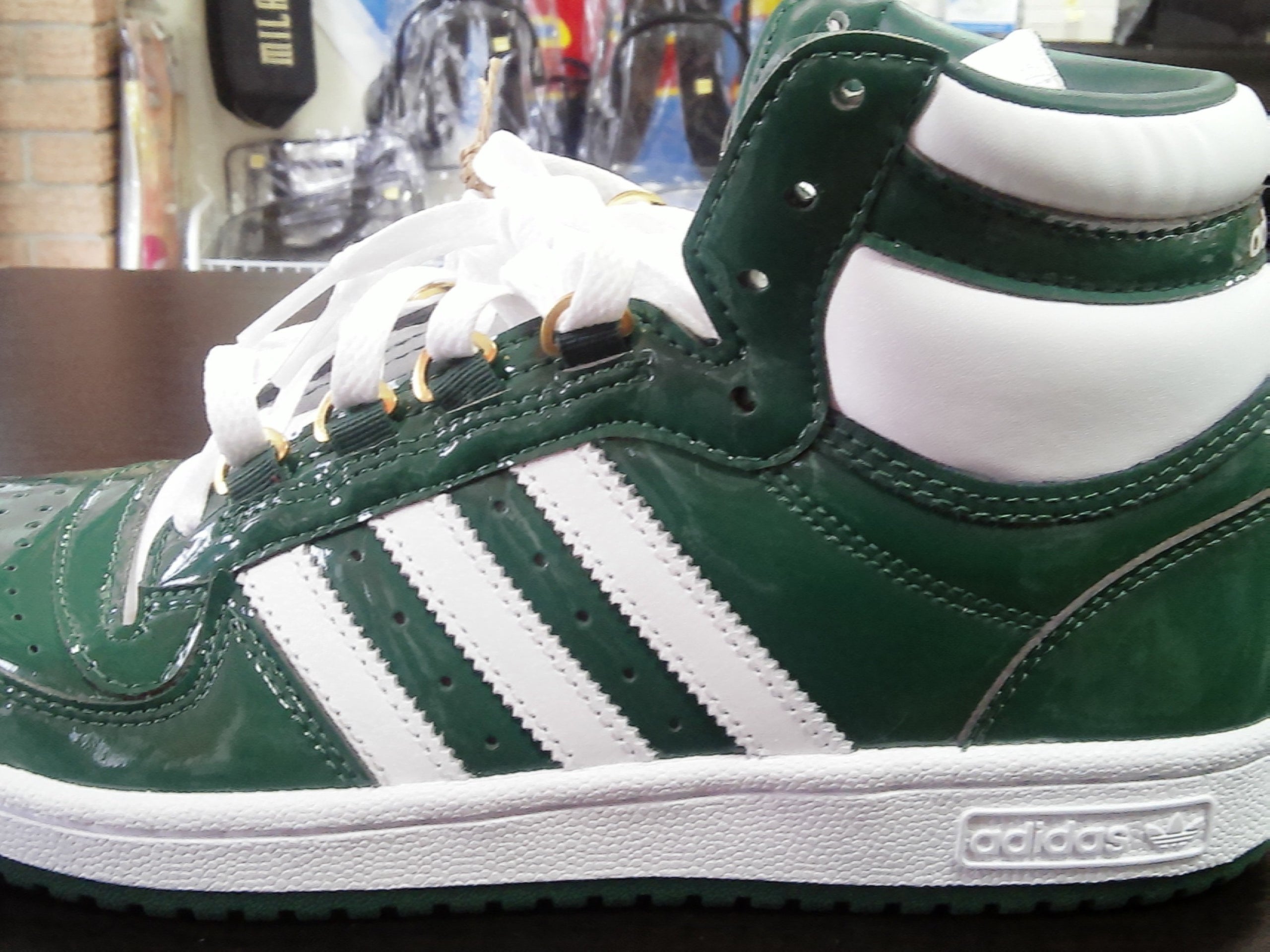 Adidas size 8 top